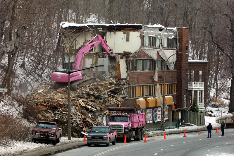 Demolition of Clifton apartments 