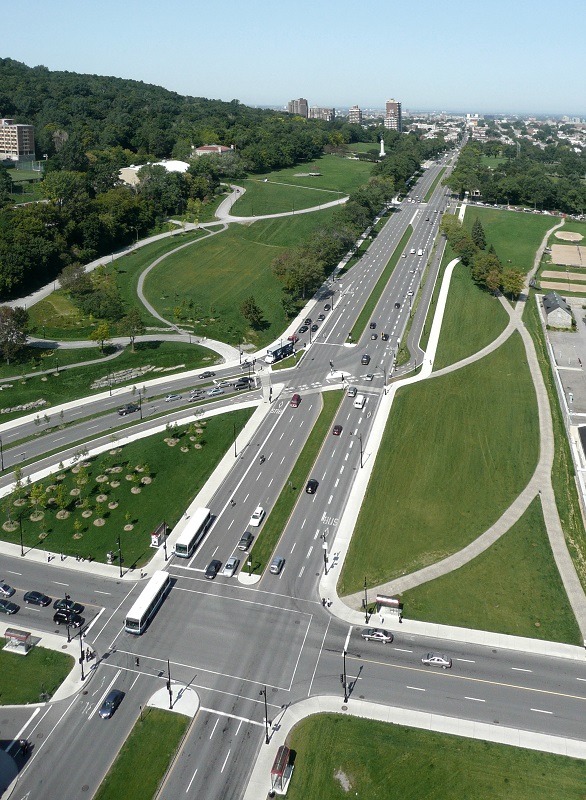 Demolition of the Parc-Pins interchange and redevelopment in 2006